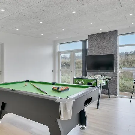 Casa de Férias Three-bedroom In Sjolund