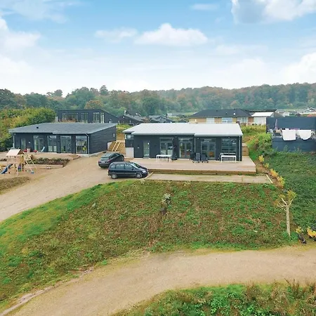 Three-bedroom In Casa de Férias Sjolund