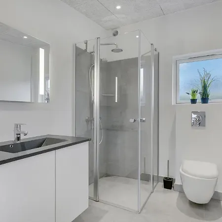 Casa de Férias Three-bedroom In Sjolund