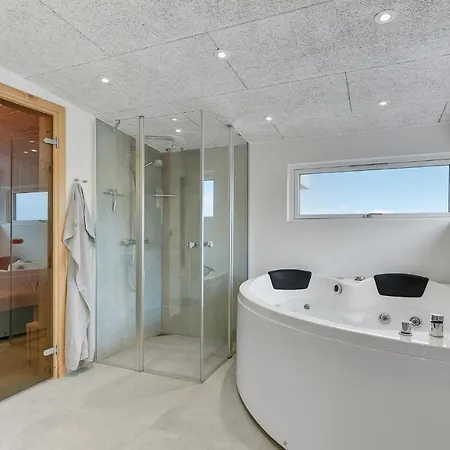 Three-bedroom In * Sjølund